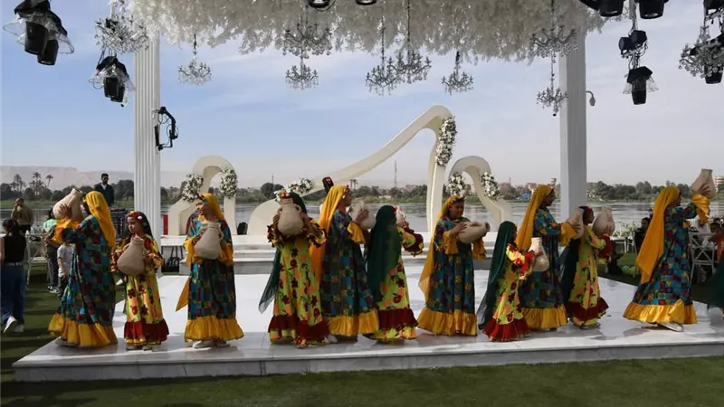 عروض كرنفالية لأطفال قنا في أول أيام عيد الفطر المبارك |صور
