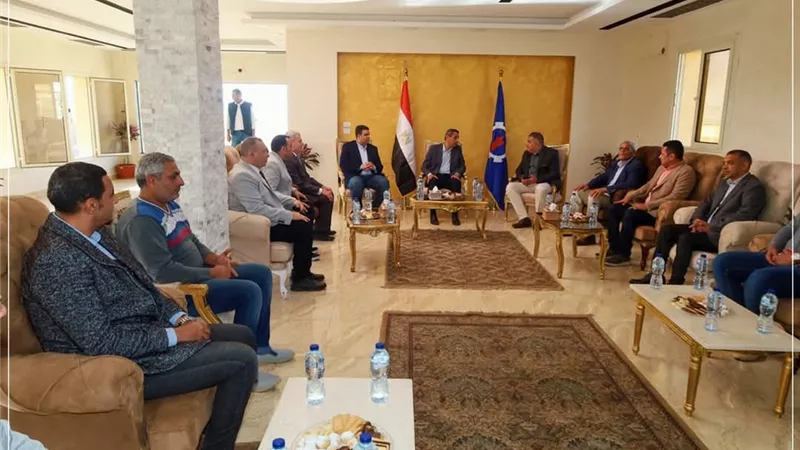 محافظ السويس يتبادل التهاني بالعيد مع أبناء السويس بشاطئ السوايسة