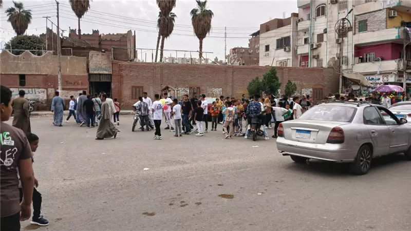 أطفال قنا يستمتعون بركوب الخيل في ثاني أيام عيد الفطر المبارك| صور