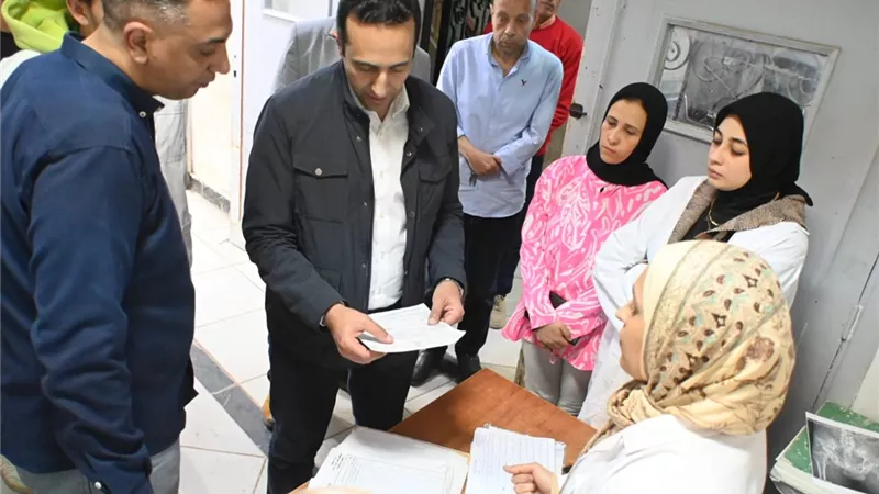 ثاني يوم العيد.. نائب محافظ البحيرة يتابع إنتظام سير العمل بالمستشفيات