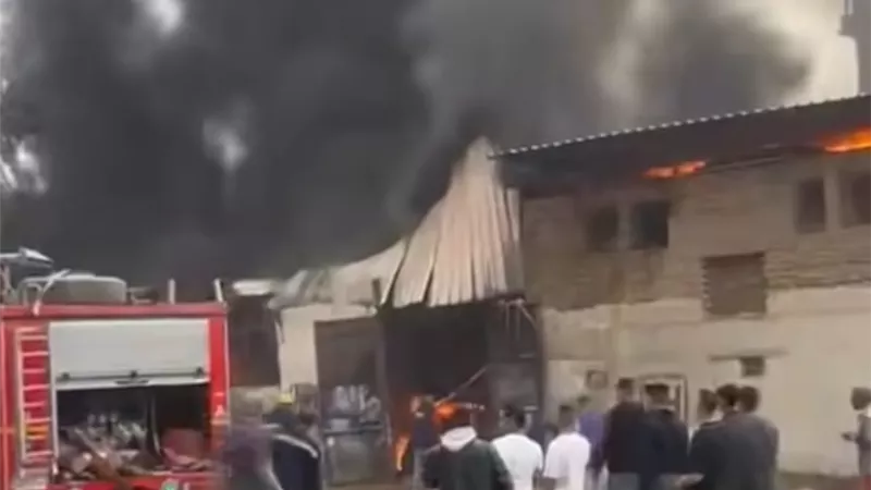 السيطرة على حريق داخل مخزن أجهزة دي جي بجوار حي الهرم