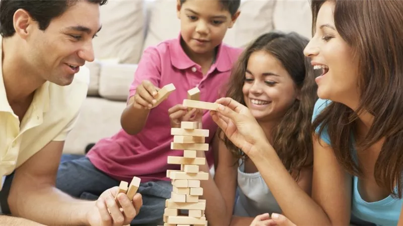  لو مش هتخرجوا في الأجازة.. ٨ أفكار لألعاب ممتعة مع الأبناء بالمنزل 