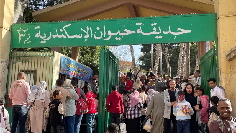 إقبال كبير على حديقة الحيوان بالإسكندرية فى ثانى أيام عيد الفطر 