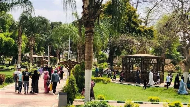 الحدائق والمنتزهات تستقبل آلاف المحتفلين بثاني أيام عيد الفطر في المنيا