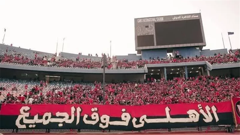 قائد أورلاندو السابق: جماهير الأهلي مخيفة.. وبيراميدز فاجأني
