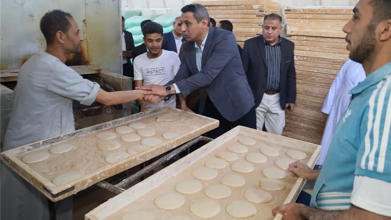 محافظ السويس يتابع عمل المخابز خلال العيد.. ويشدد علي جودة الرغيف 