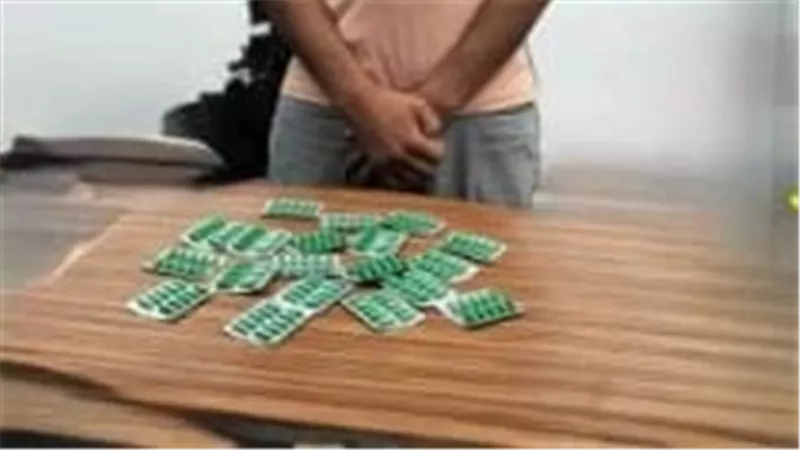 التحقيق مع متهم لحيازته 200 كبسولة ترامادول في ميناء القاهرة الجوي