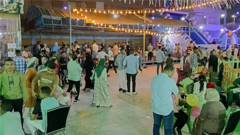 صرخات الفرح تملأ الشوارع.. ملاهي المنيا تستقطب آلاف المواطنين خلال إجازة عيد الفطر