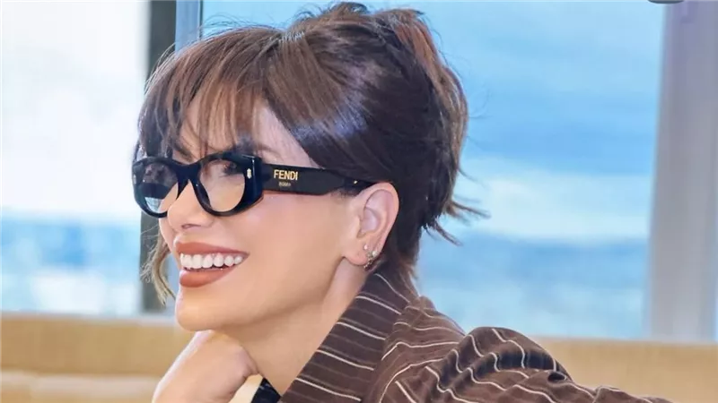نظارة FENDI وأحدث صيحات الموضة.. صبا مبارك في جلسة تصوير جديدة|صور