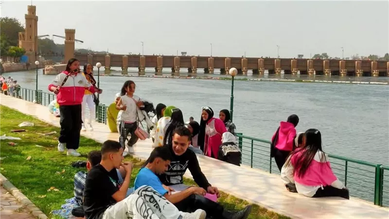  إقبال كبير على زيارة حدائق الري بالقناطر الخيرية والمركز الثقافي الإفريقي بأسوان 