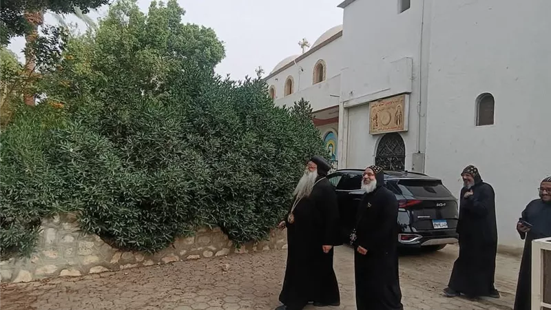 الأنبا تكلا يزور دير الأنبا باخوميوس الشايب بالأقصر|صور