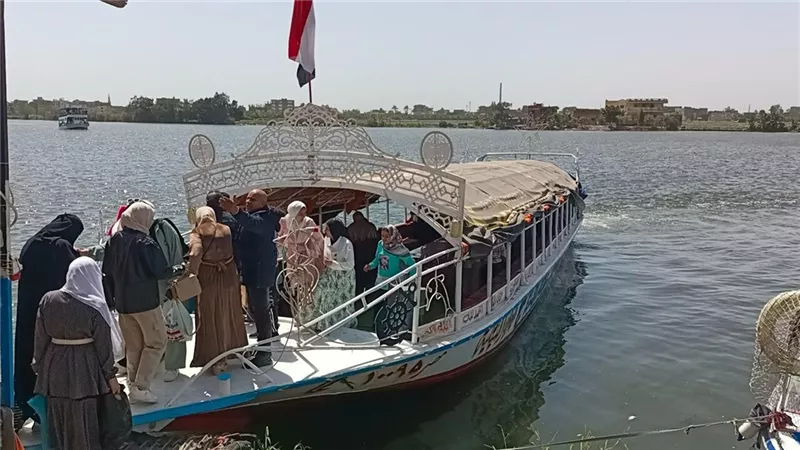 محافظ كفرالشيخ يتابع توافد المواطنين على حديقة الأسرة والرحلات النيلية بدسوق