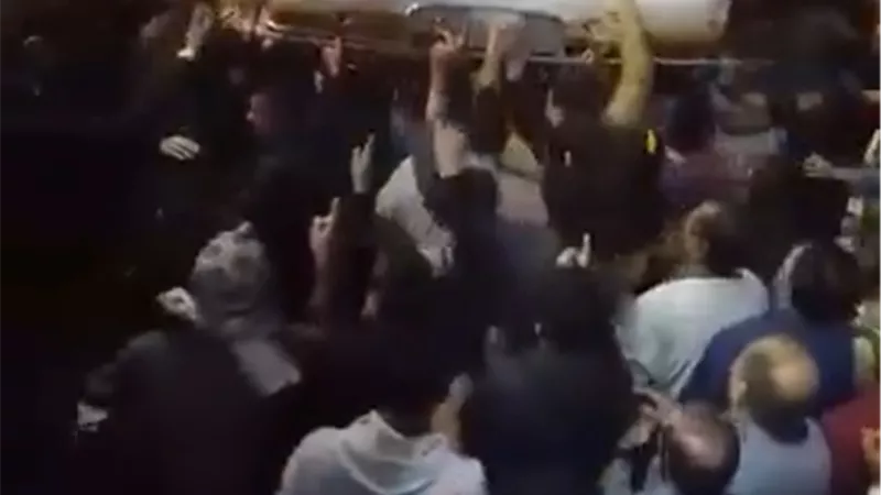 مشهد مهيب.. الآلاف يشيعون جثمان سائق ميكروباص طريق جنيفة بالسويس بمسقط رأسه بكفرالشيخ