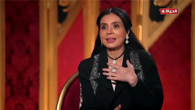 الفنانة دينا: الرقص فن وأهم من التمثيل .. ورانيا يوسف مبتعرفش ترقص خالص (فيديو)