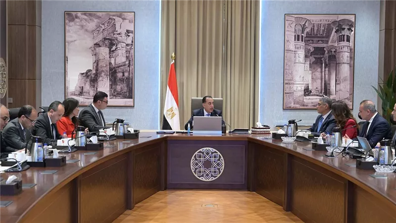 رئيس الوزراء يتابع الموقف التنفيذي لمشروع تطوير أرض مطار إمبابة