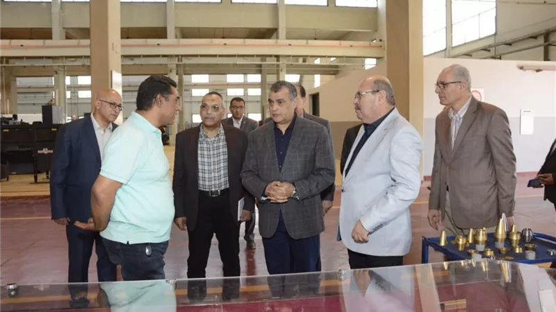 فى رابع أيام العيد ..  وزير الدولة للإنتاج الحربي يتابع سير العمل فى مصنعى 18و300 