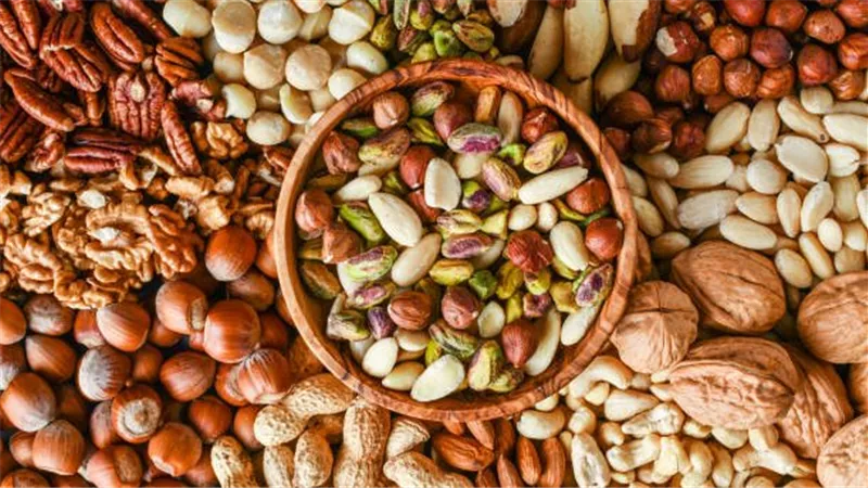 تمر ويميش ومكسرات.. كام طن أكلهم المصريين في رمضان؟.. خاص