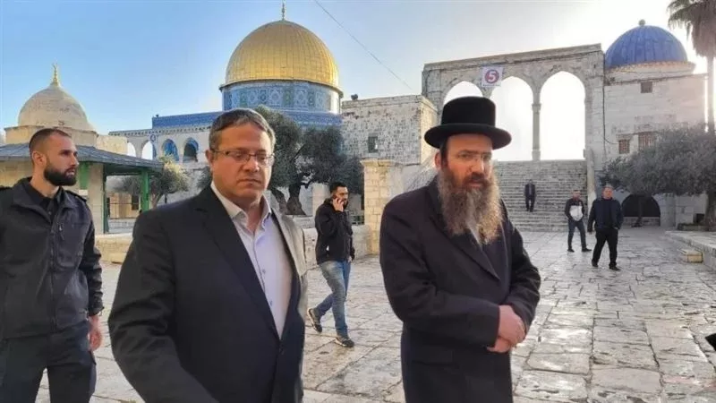 بن جفير يقتحم المسجد الأقصى مع كبار ضباط الشرطة الإسرائيلية