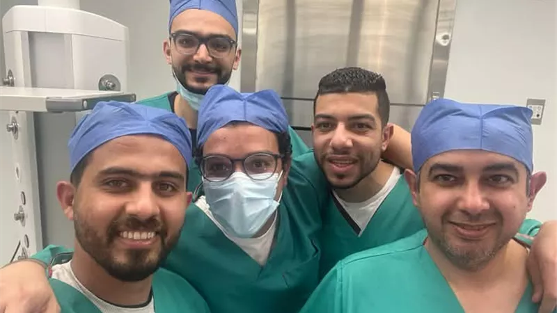 فريق طبي بمستشفى دار صحة المرأة والطفل يجري جراحة نادرة لاستئصال زوائد عظمية لطفل بدمياط