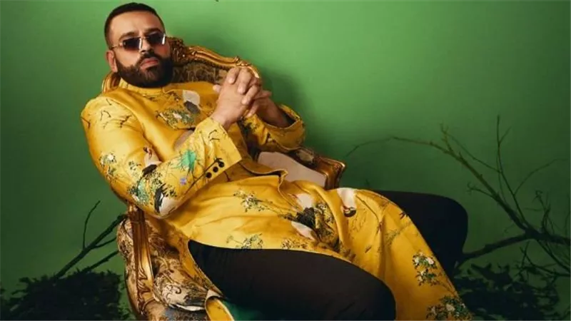 عمر السعيد بإطلالة عربية معاصرة في أحدث جلسة تصوير |صور