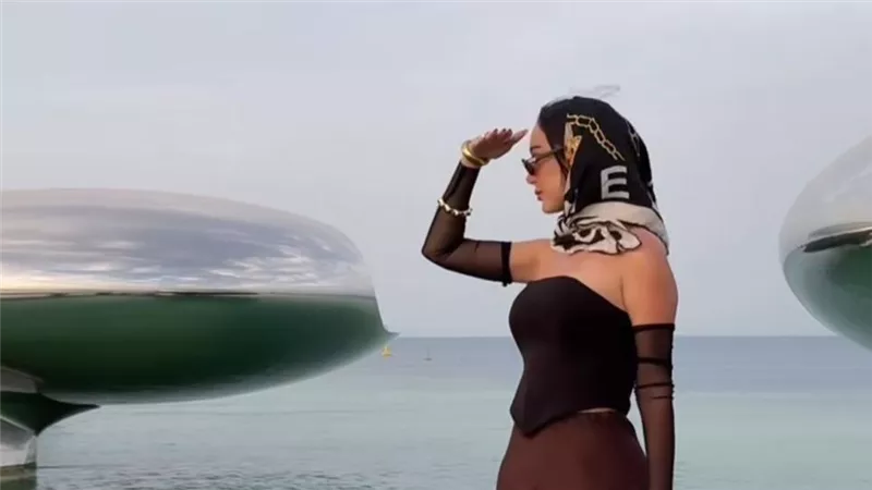 على طريقة جورجينا..أحدث ظهور لبسمة بوسيل من أحد شواطئ البحر الأحمر|صور