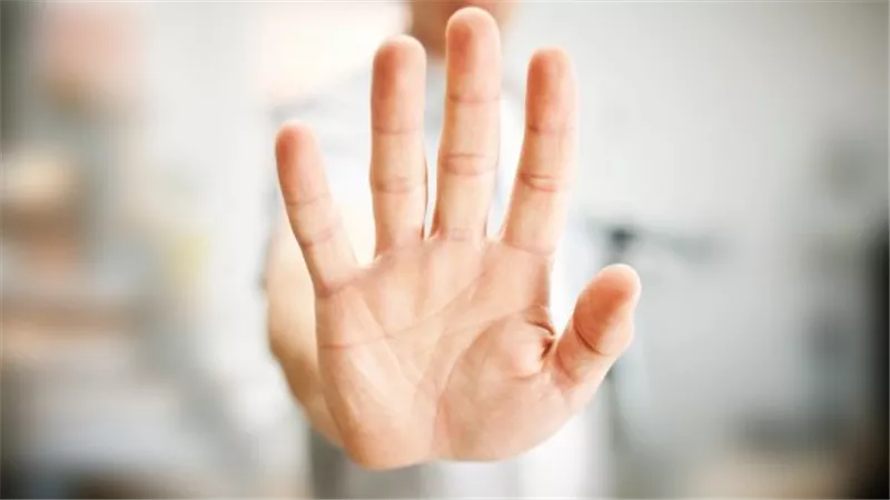 حكم قول المسلم لأخيه ياكافر … وهل يجب عليه الكفارة؟