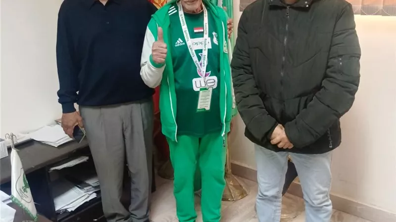أكبر مشجعي النادي المصري لـ«نيوز رووم»: شعور لايوصف.. والمصري قادرعلى التتويج بالكونفدرالية 