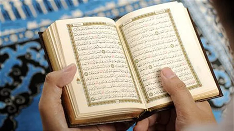 هل يجوز قراءة القرآن جهرا فى المسجد يوم الجمعة؟.. دار الإفتاء توضح