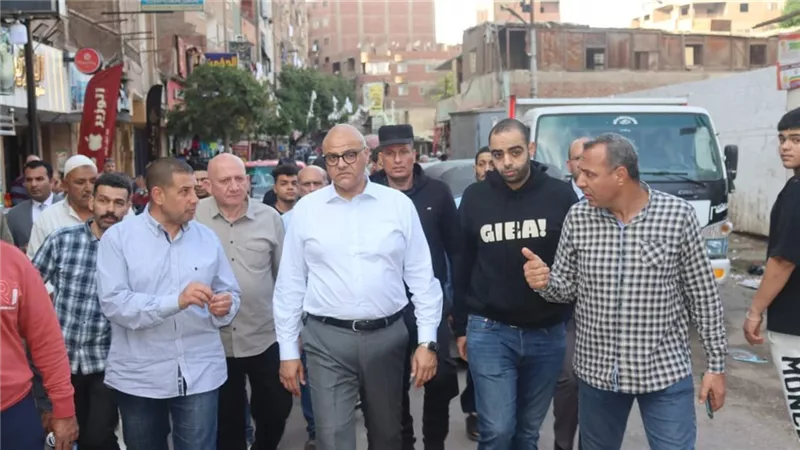 للإطمئنان على أسعار السلع وتوافرها.. محافظ القليوبية يتفقد أسواق الخضروات والفاكهه بمدينة الخصوص