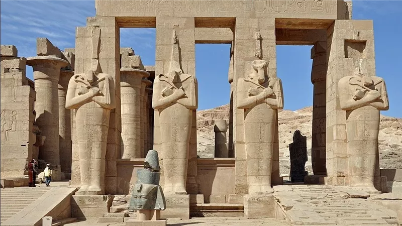 بعد ظهور اكتشافات أثرية جديدة.. ماتريد معرفته عن معبد الرامسيوم بالأقصر
