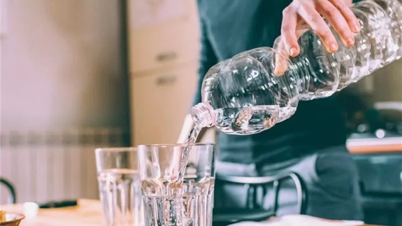 مشروبات بديلة لمن يقصر فى شرب المياه.. خيارات صحية ترطب وتغذي الجسم