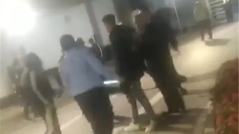 استبعاد فتاة ومشرف.. أول قرار من مدير المجمع الطبي بالسويس بعد مشاجرة الطفاية 