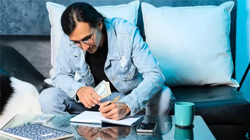 10 نصائح مالية أساسية للشباب لبناء مستقبل مالي قوي ومستدام