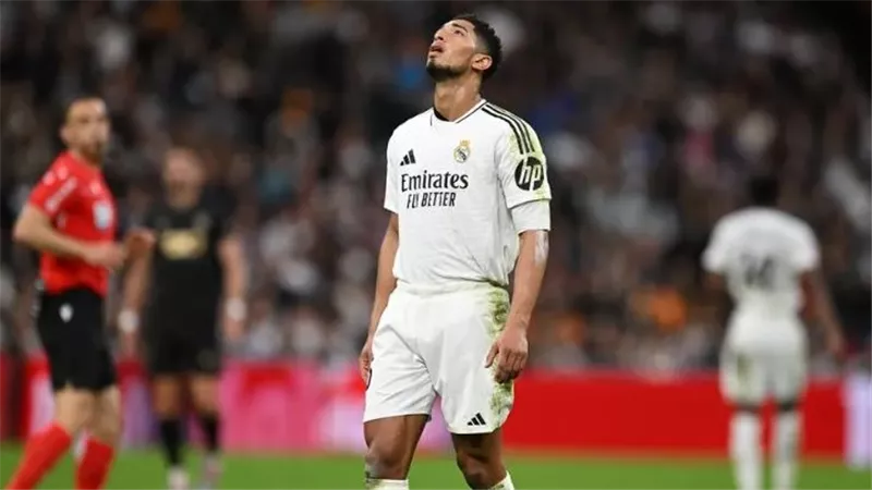 سقوط مدوي.. فالنسيا يقدم هدية لبرشلونة بفوز قاتل على ريال مدريد