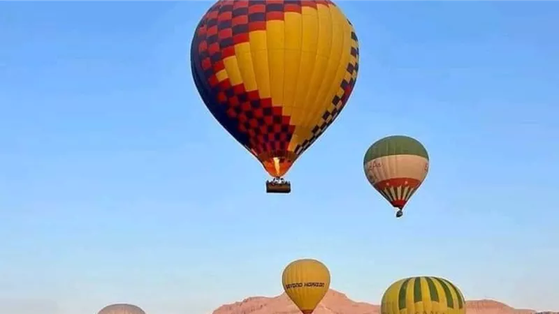 بسبب الطقس .. إيقاف رحلات البالون الطائر بالأقصر 3 أيام