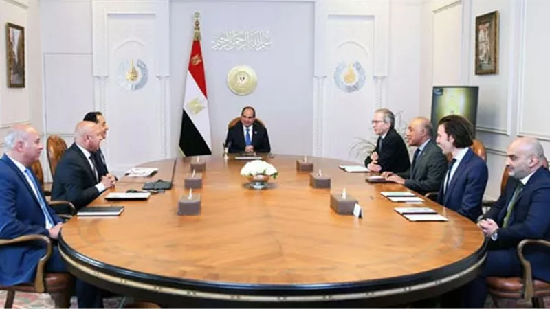 السيسي يجتمع مع رئيس شركة ألستوم الفرنسية لاستعراض مشروعات النقل