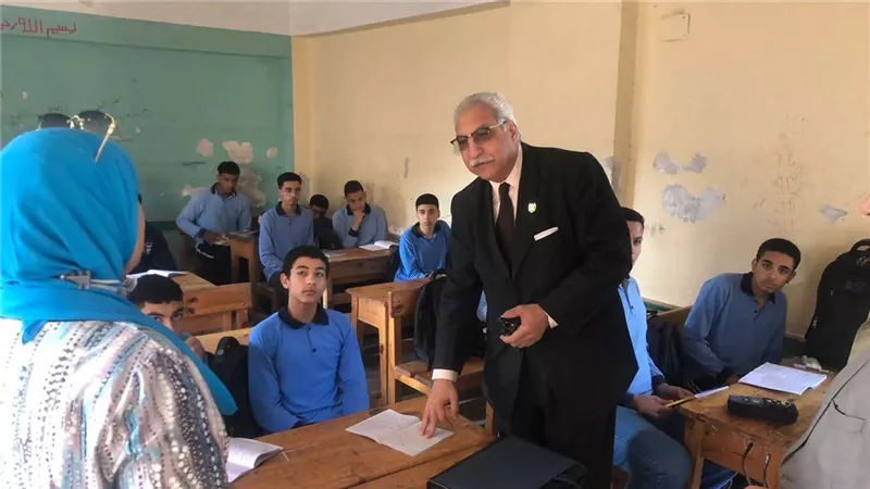 مدير تعليم القليوبية يتفقد عددا من المدارس ويتابع انتظام العملية التعليمية 