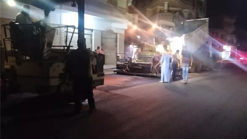 رصف طريق المحلة – قطور.. محور مروري جديد يربط المستشفى العام بقرية بلتاج 