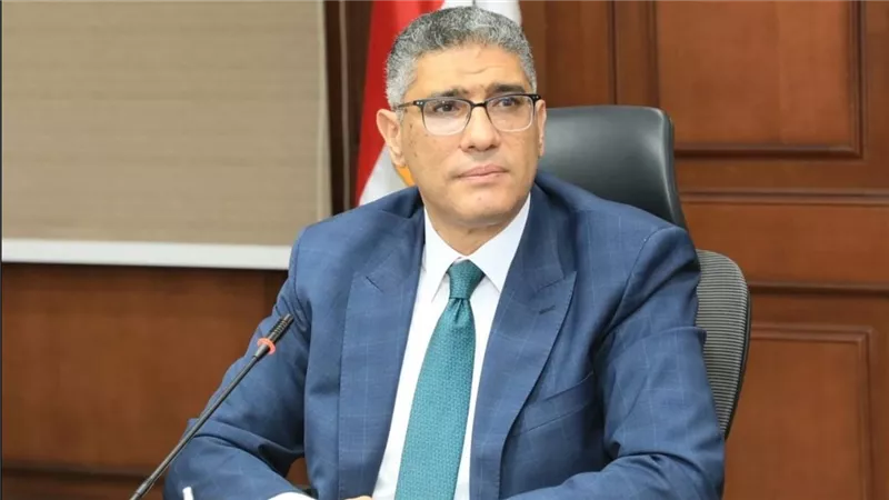 محافظ الجيزة يوجه بتنظيف محيط المدارس بعد انتهاء انتخابات مجلس النواب