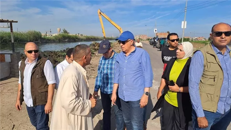 زيارة مفاجئة.. وزير الري يتفقد أعمال تطهير الترع ومتابعة منظومة الري بالبحيرة