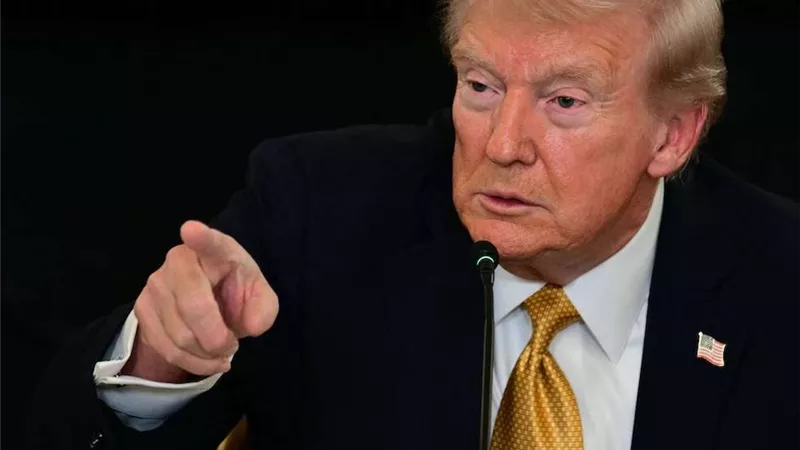 ترامب يعلن الحرب على BBC.. تحريف خطابي لن يمر دون مساءلة