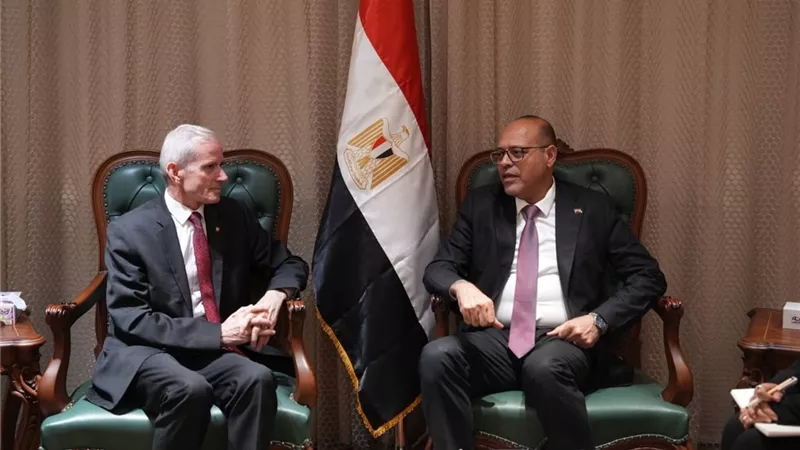 وزيرالعمل يبحث مع سفيرألبانيا سبل تعزيز التعاون وتوقيع مذكرة تفاهم بين البلدين