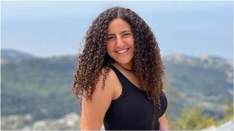 هاني محروس يعلن نجاة ابنته من حادث مروع وتحطم سيارتها 