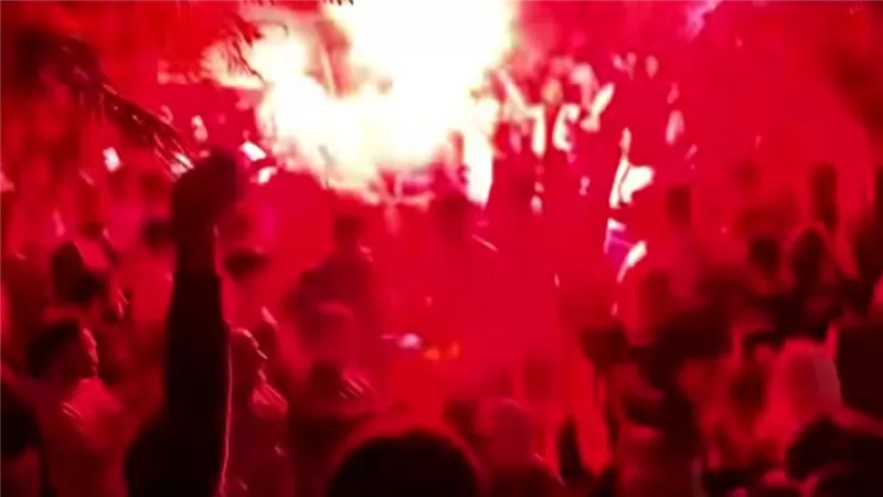 بالشماريخ والألعاب النارية .. الآلاف من أهالى العزيزية يحتشدون لاستقبال 