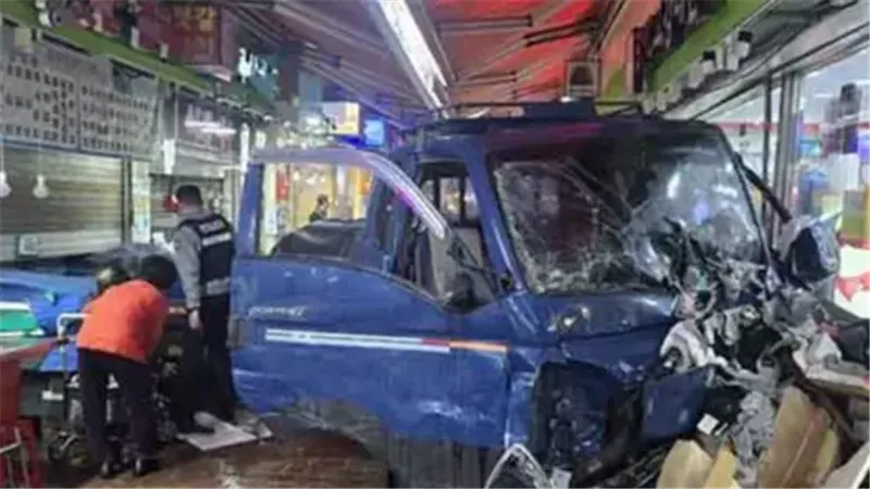 كوريا الجنوبية.. حادث شاحنة في بتشون يودي بحياة شخصين ويصيب 18 آخرين
