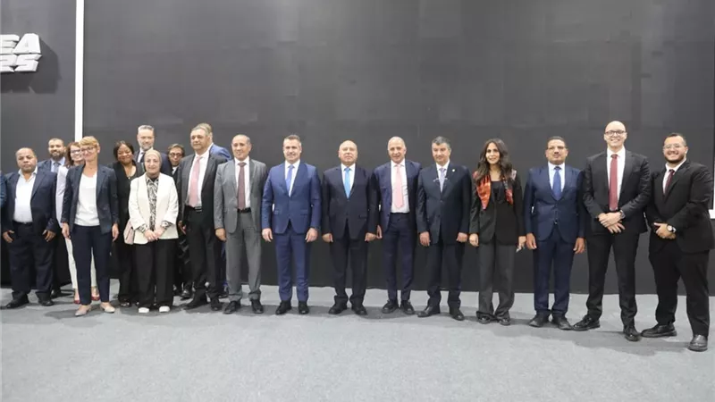 وزير النقل يشهد توقيع عقد إدارةوتشغيل شبكة القطار الكهربائي السريع لمدة 15 عام