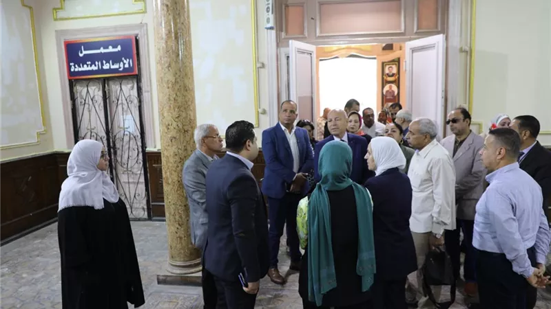 محافظ القاهرة يتفقد عددًا من اللجان الانتخابية ويتأكد من جاهزيتها 
