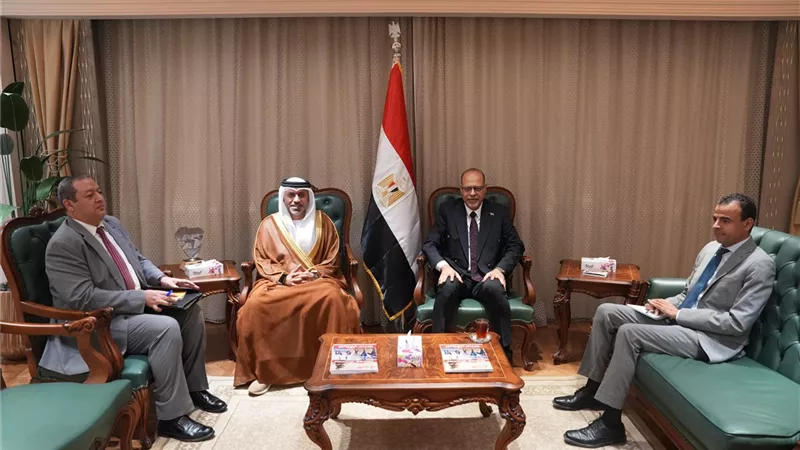 وزير العمل يبحث مع السفير الإماراتي تعزيز التعاون في مجالات التدريب