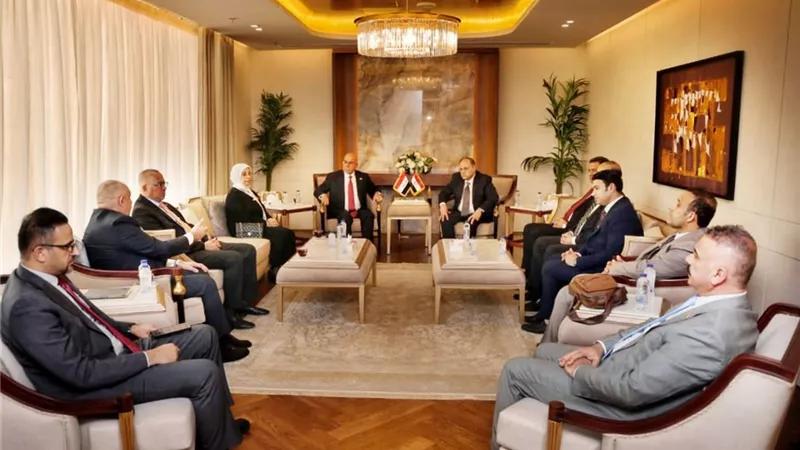 رئيس هيئة الدواء المصرية يستقبل وزير صحة العراق لتعزيز التعاون الدوائي المشترك