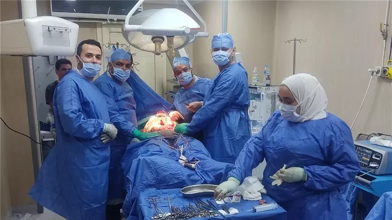 بنى سويف الجامعى ينجح في استئصال ورم ضخم بالبطن وزنه 22 كيلو لمريض